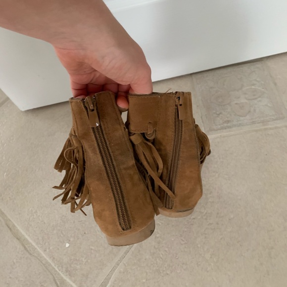 Fringed Sandles - Picture 3 of 4